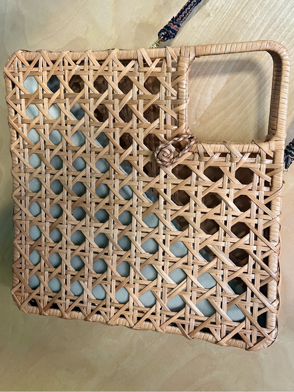 NWOT ARANÁZ Tan Woven Rattan Crossbody Bag - Picture 4 of 10